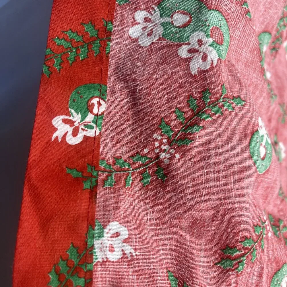 Red Green White Trim Wreath Christmas Vintage Half Apron Pocket Holiday Hostess
